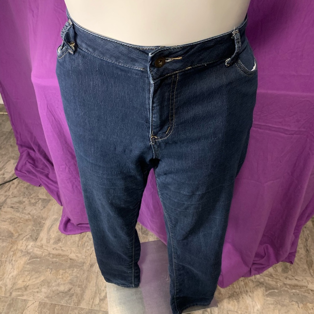 💵Roz & Ali 18 avg straight leg jeans.